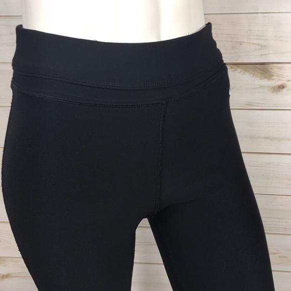 Nike Dri Fit Black Crops - Picture 3 of 8